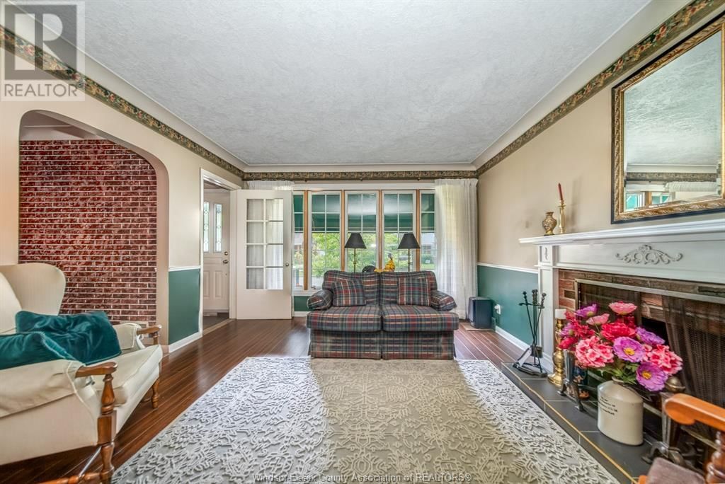 2332 HALL AVENUE Image 10