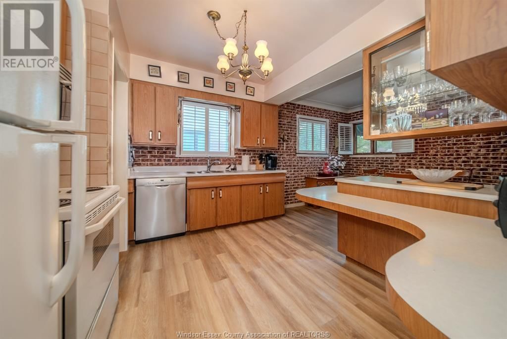 2332 HALL AVENUE Image 11