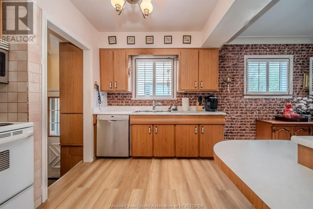 2332 HALL AVENUE Image 12