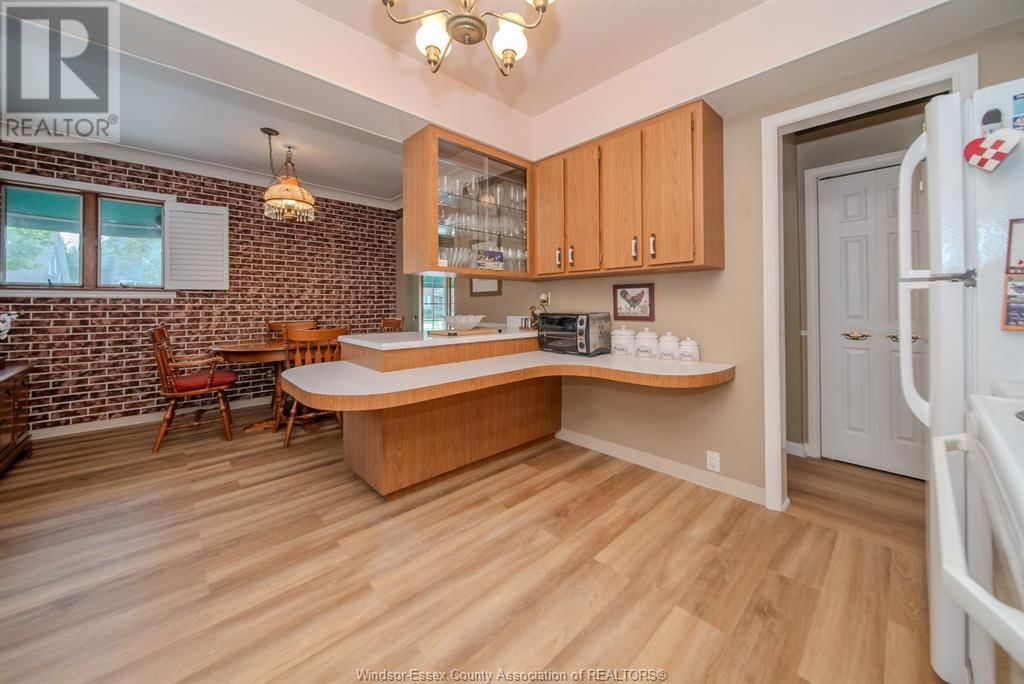 2332 HALL AVENUE Image 13