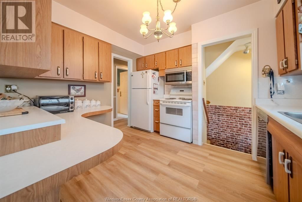 2332 HALL AVENUE Image 14