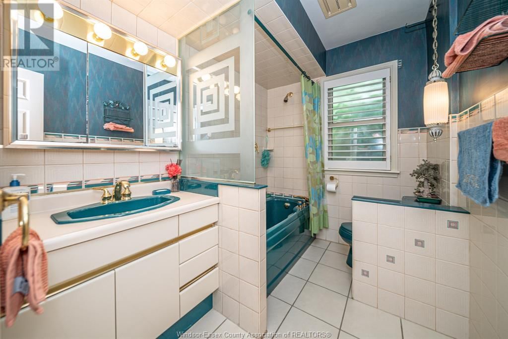 2332 HALL AVENUE Image 19