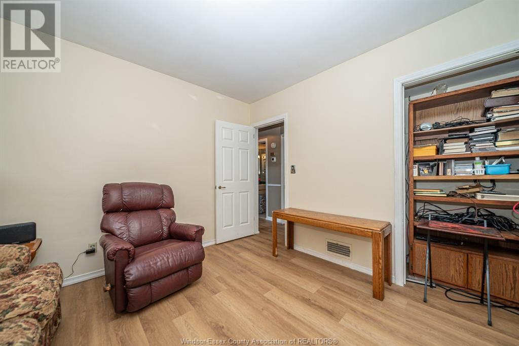 2332 HALL AVENUE Image 20