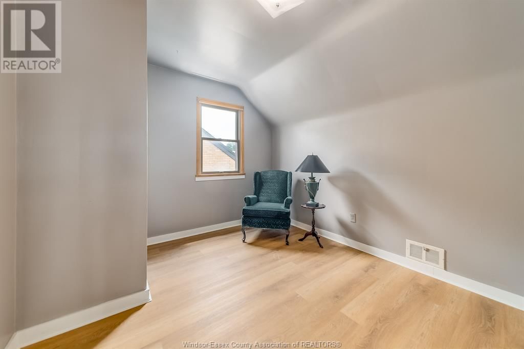 2332 HALL AVENUE Image 23