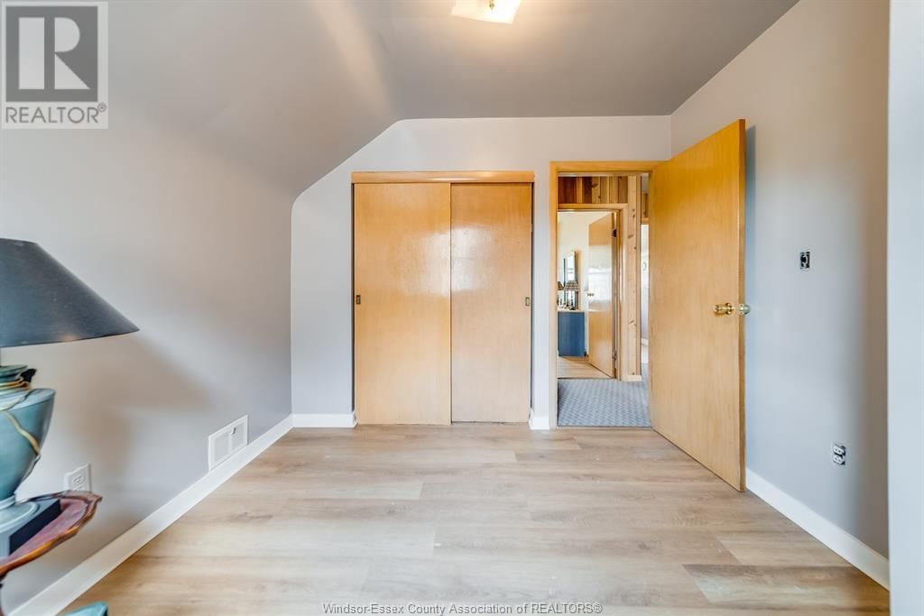 2332 HALL AVENUE Image 24