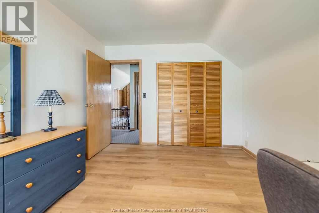 2332 HALL AVENUE Image 25
