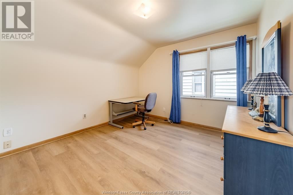 2332 HALL AVENUE Image 26