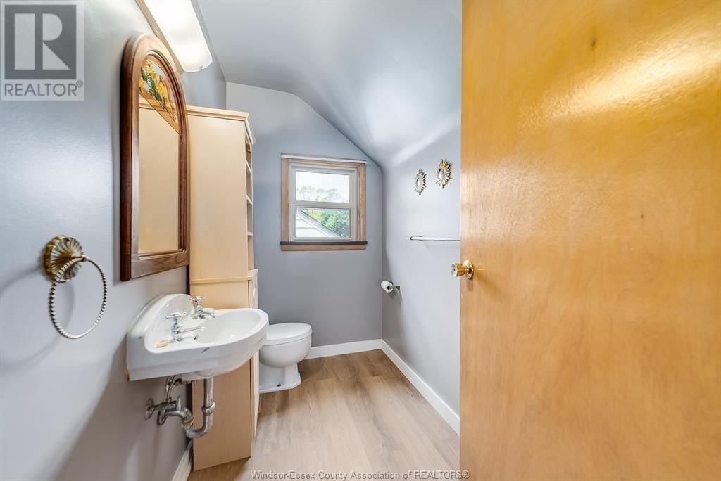 2332 HALL AVENUE Image 27