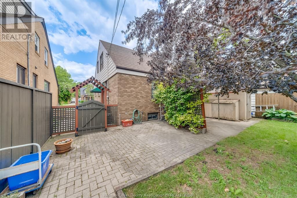 2332 HALL AVENUE Image 30