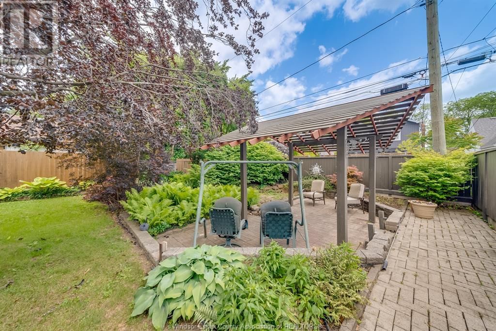 2332 HALL AVENUE Image 31