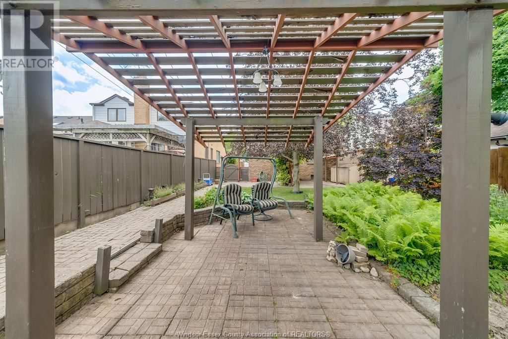 2332 HALL AVENUE Image 33