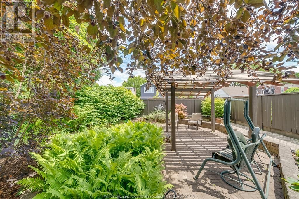 2332 HALL AVENUE Image 35