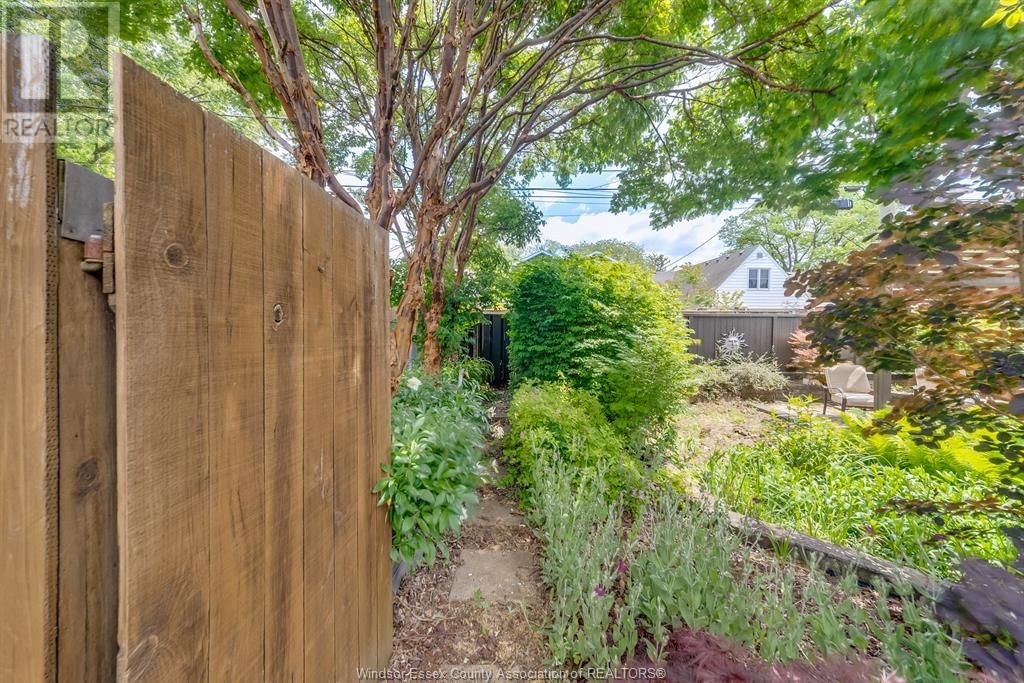 2332 HALL AVENUE Image 36