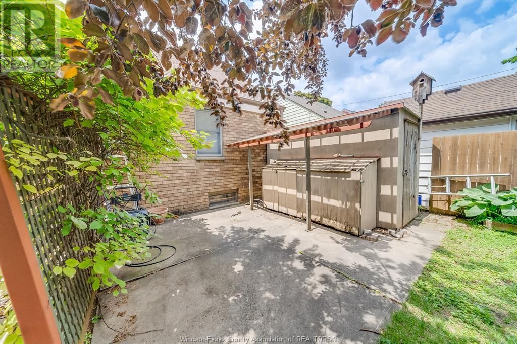 2332 HALL AVENUE Image 37