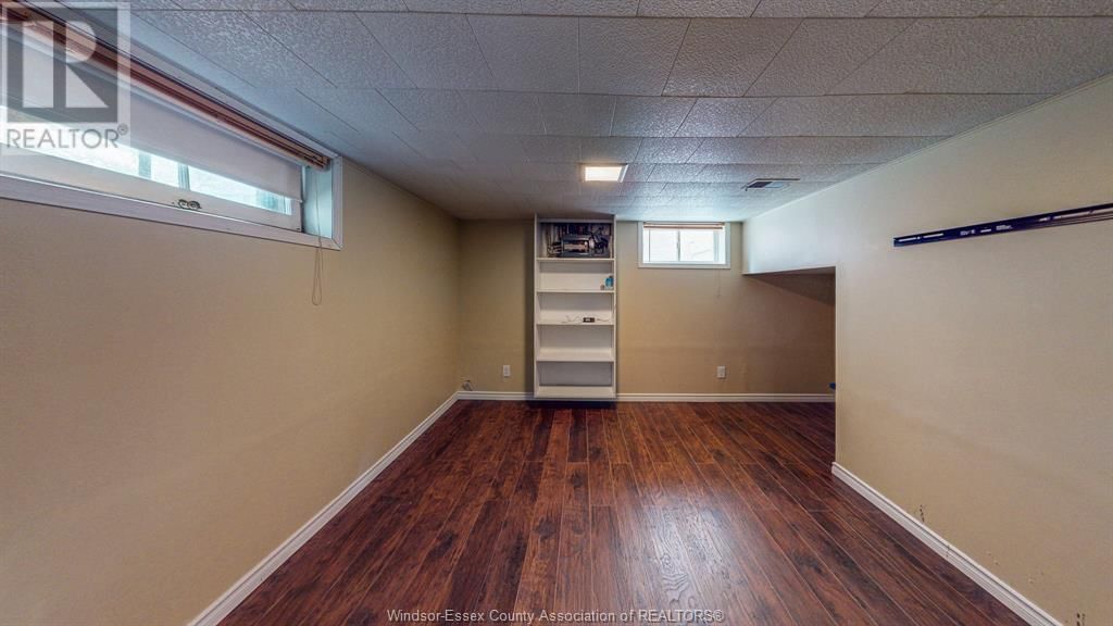 2332 HALL AVENUE Image 39