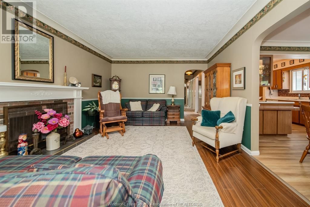 2332 HALL AVENUE Image 8