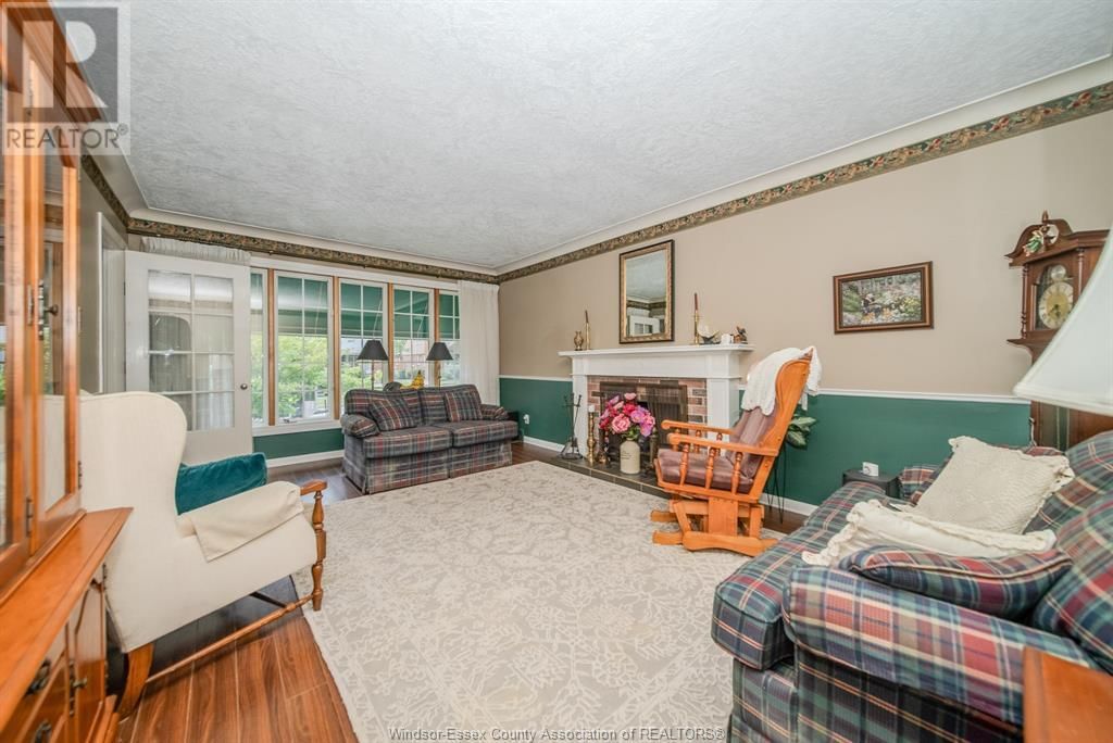 2332 HALL AVENUE Image 9