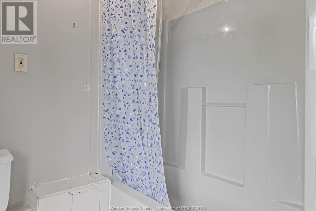 393 ELM AVENUE Image 11