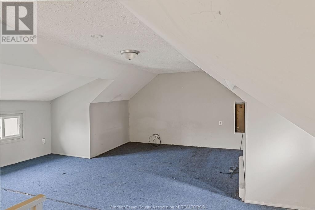 393 ELM AVENUE Image 13