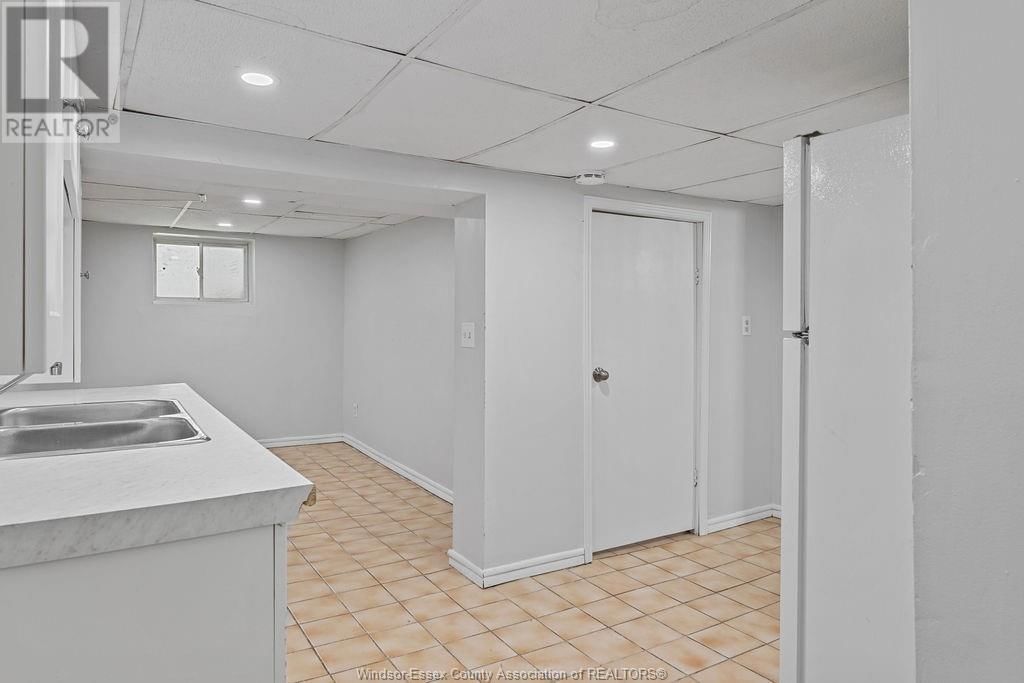 393 ELM AVENUE Image 14