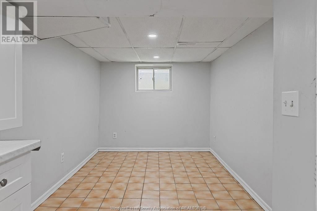393 ELM AVENUE Image 15