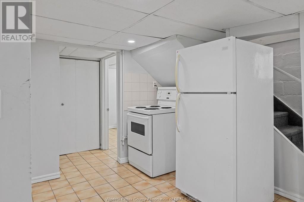 393 ELM AVENUE Image 18