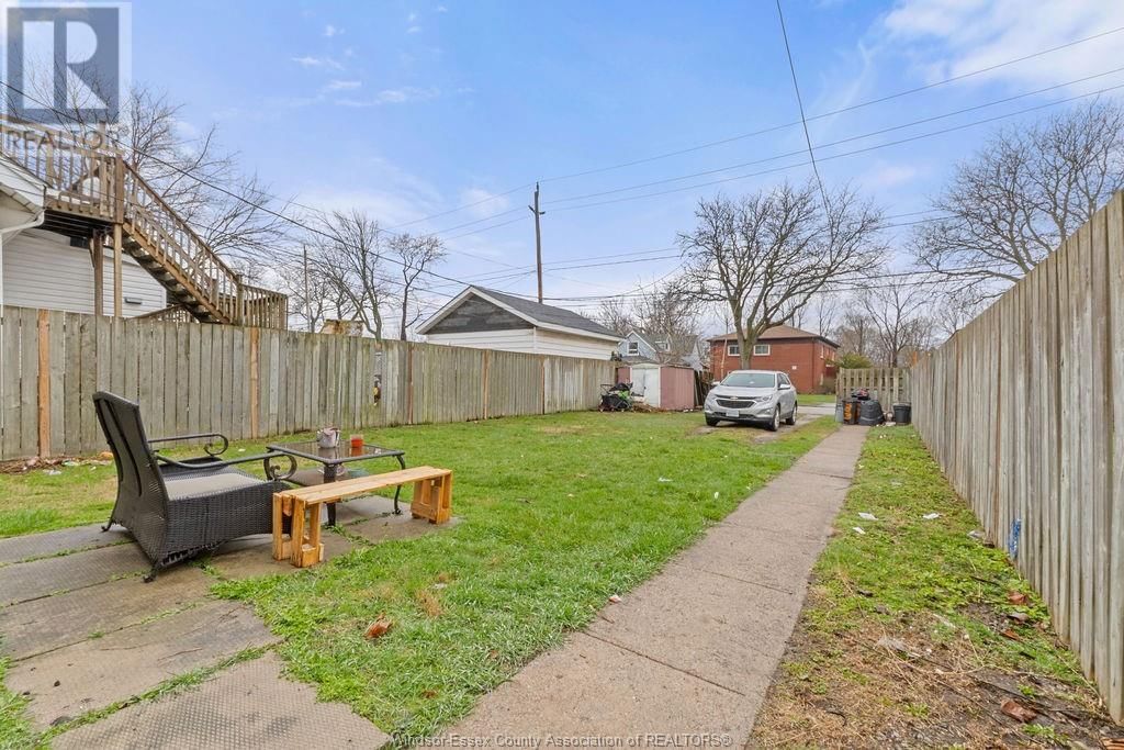 393 ELM AVENUE Image 21