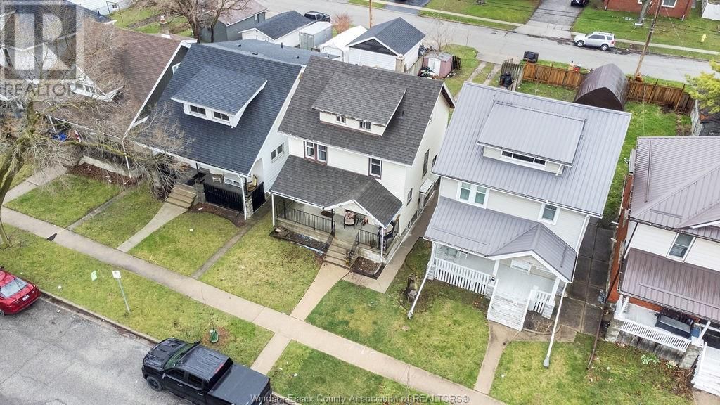 393 ELM AVENUE Image 23
