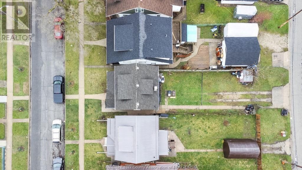 393 ELM AVENUE Image 25