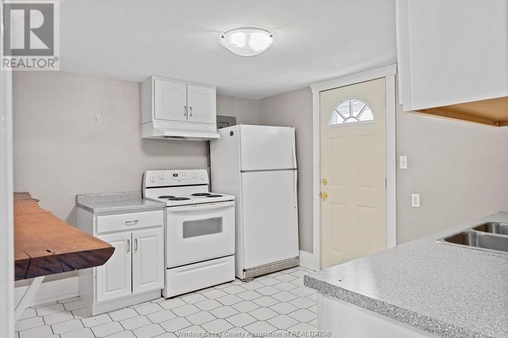 393 ELM AVENUE Image 4