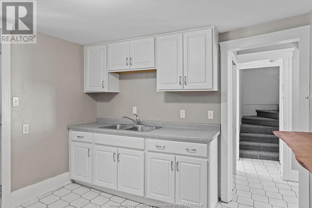 393 ELM AVENUE Image 5