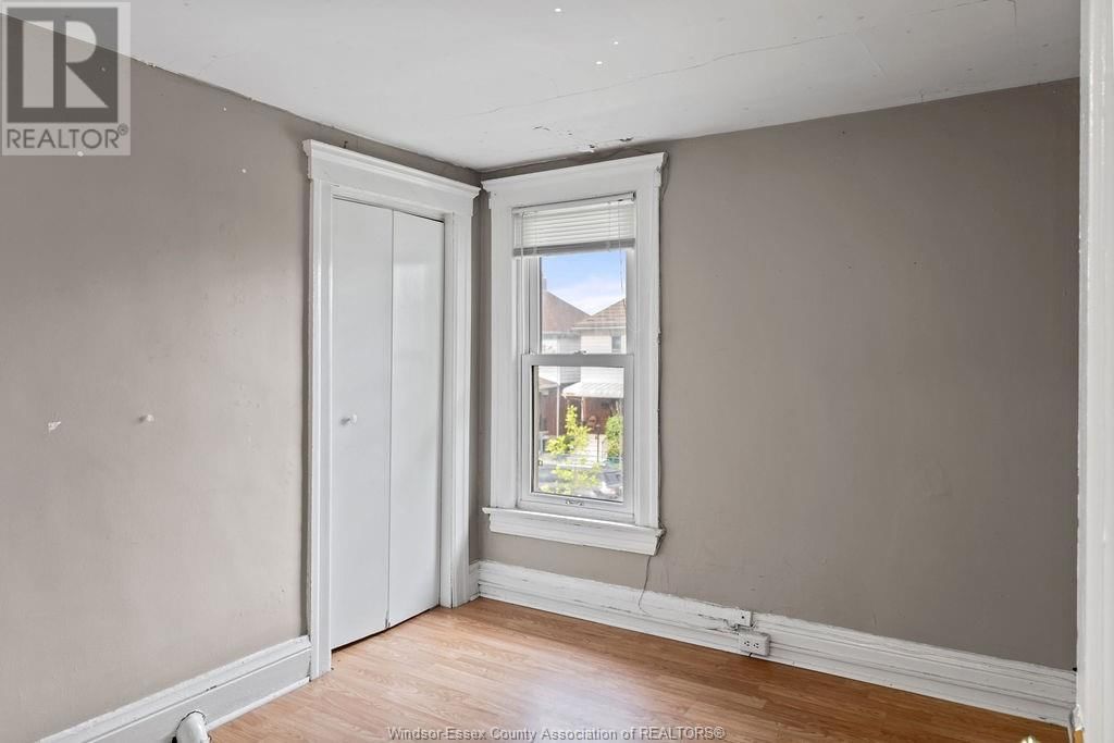 393 ELM AVENUE Image 9