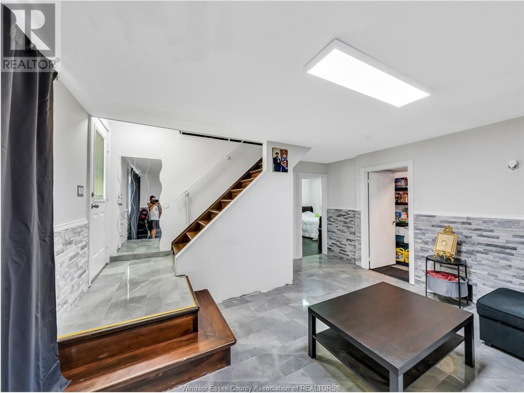 10670 LAMBETH ROAD Image 11