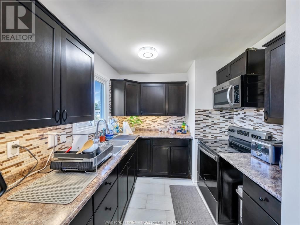 10670 LAMBETH ROAD Image 25