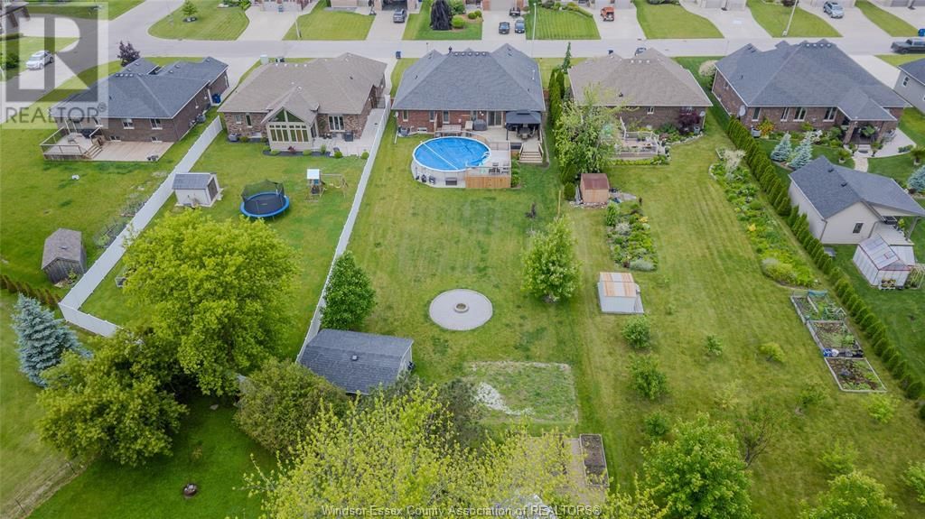 11 DEER CROSS Image 35