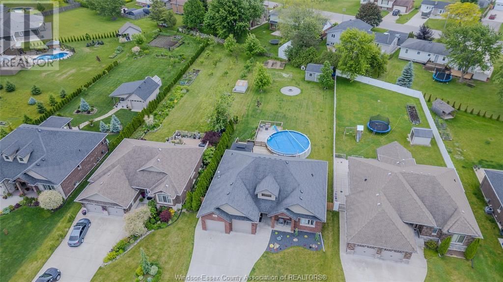 11 DEER CROSS Image 36