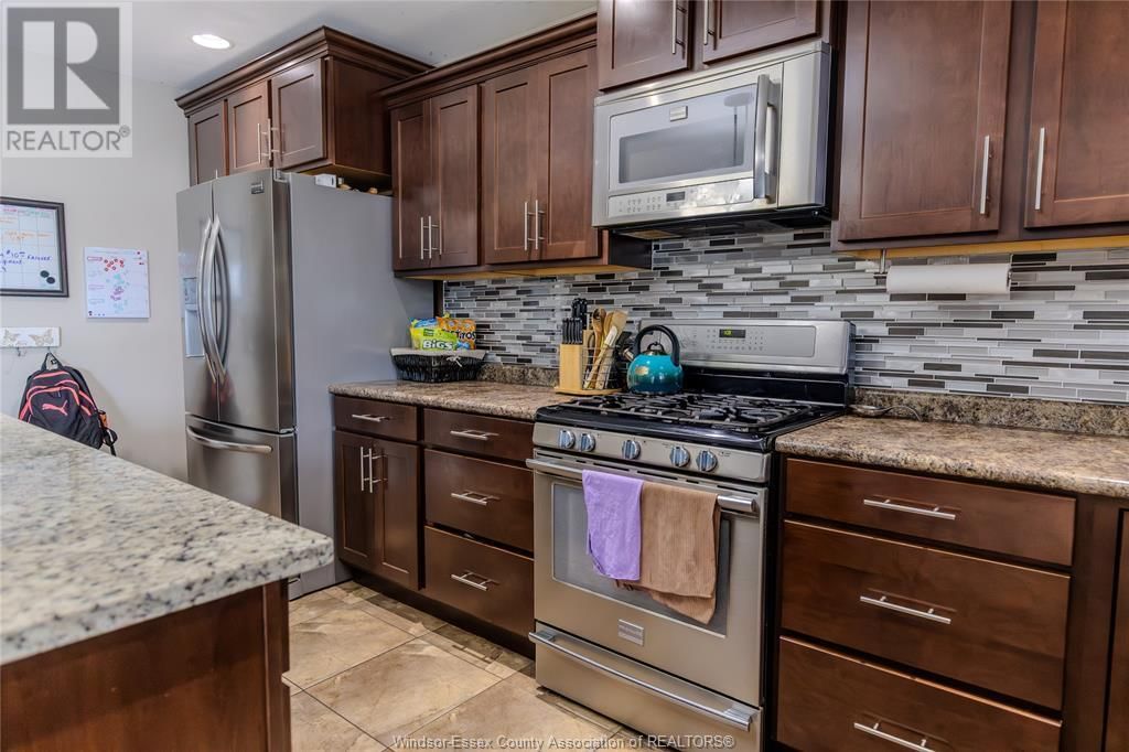 11 DEER CROSS Image 9
