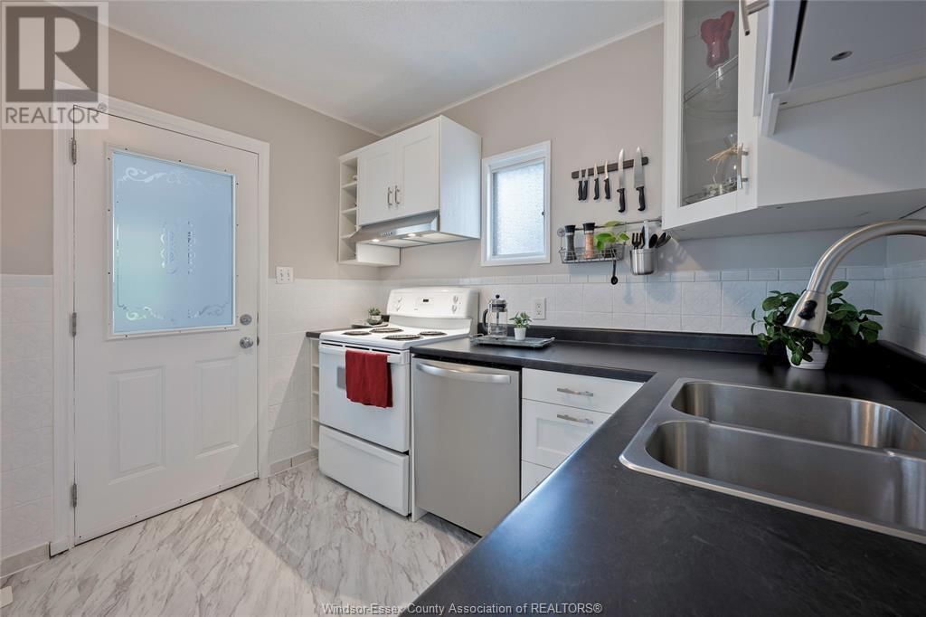 1035 ELM AVE Image 11