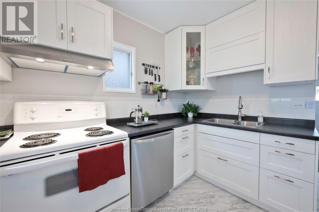1035 ELM AVE Image 12