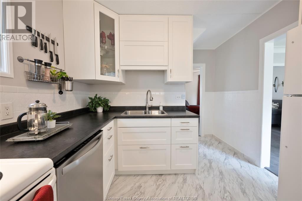 1035 ELM AVE Image 13