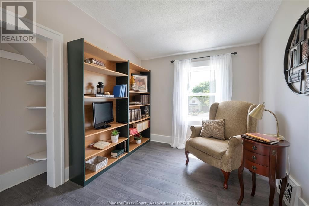 1035 ELM AVE Image 16