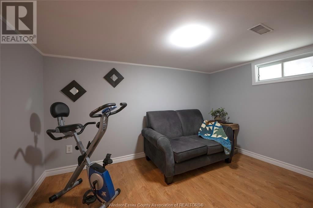 1035 ELM AVE Image 19
