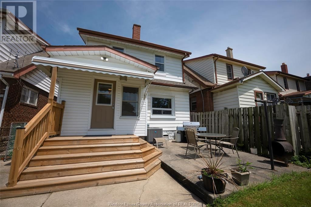 1035 ELM AVE Image 26
