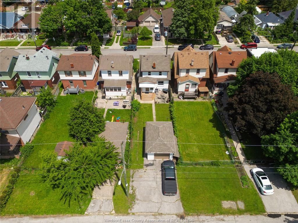 1035 ELM AVE Image 28