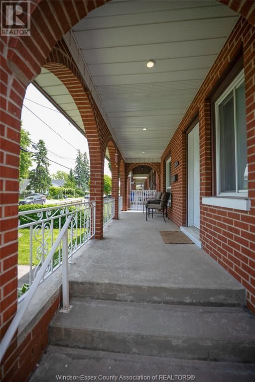 1035 ELM AVE Image 3