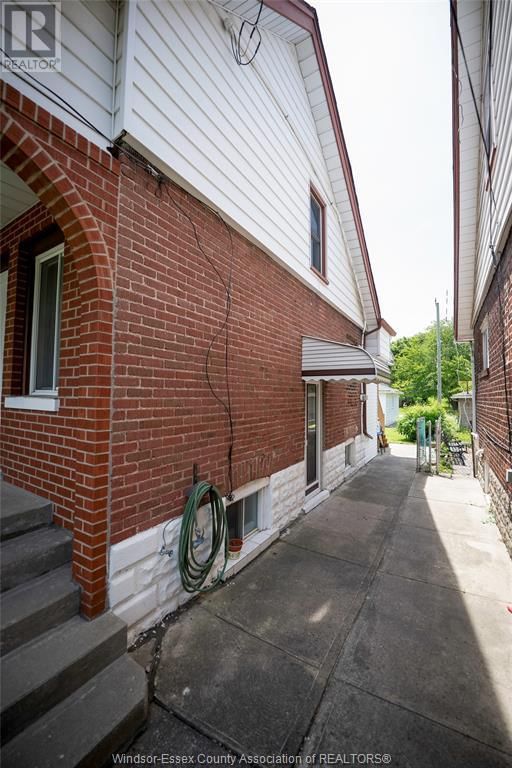 1035 ELM AVE Image 4