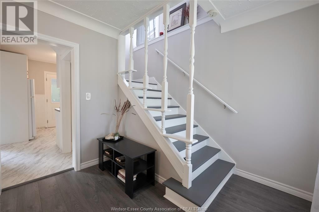 1035 ELM AVE Image 5