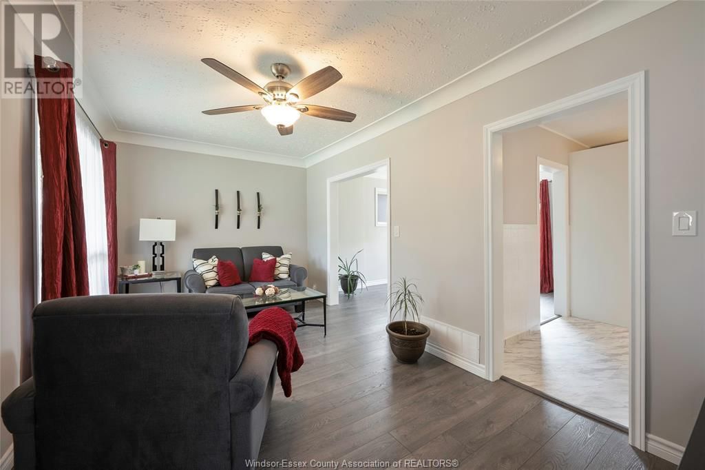 1035 ELM AVE Image 6