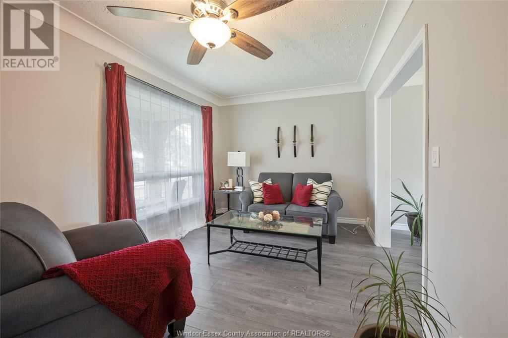 1035 ELM AVE Image 7