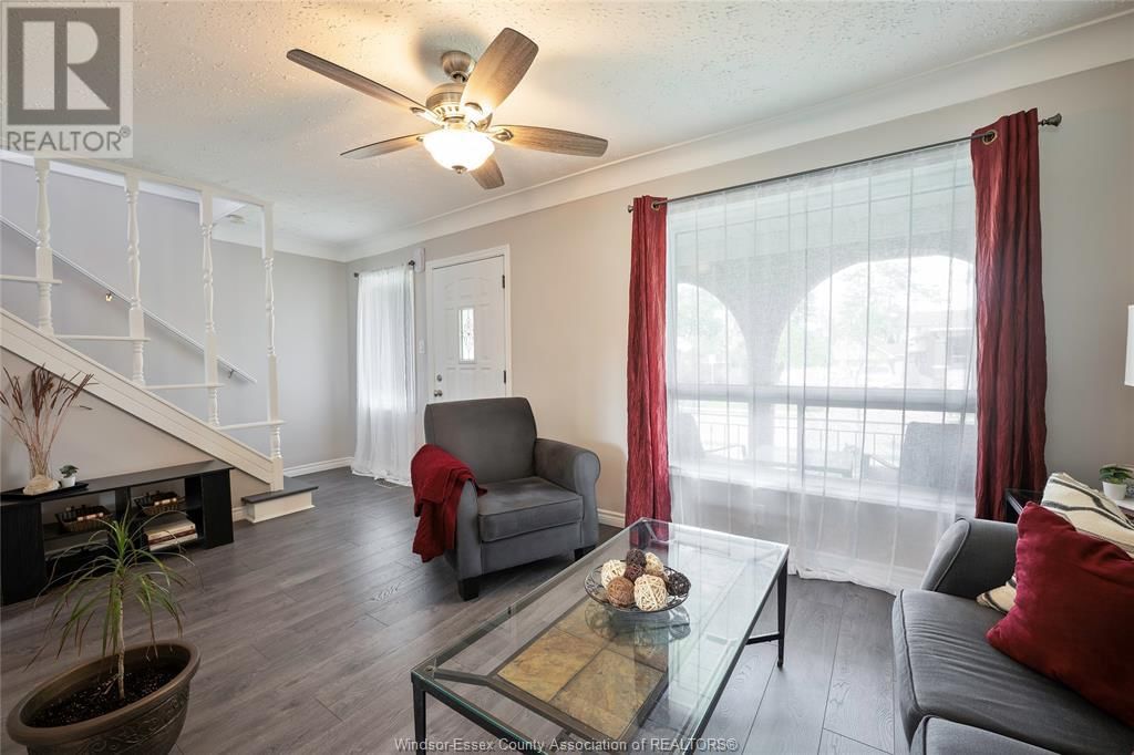 1035 ELM AVE Image 8